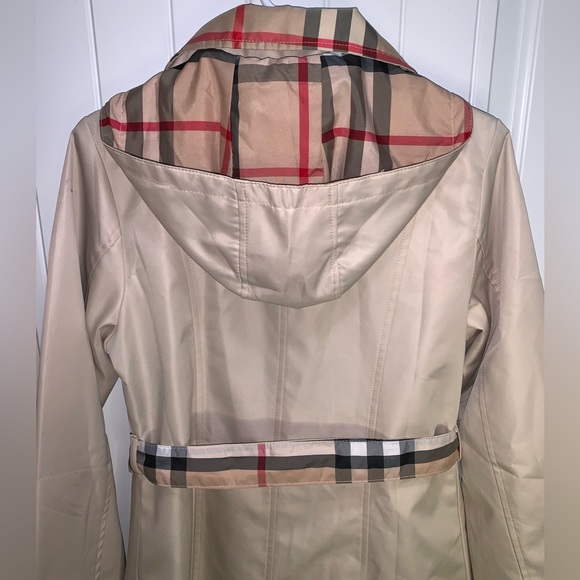Beautiful Burberry jacket - Picture 5 of 15